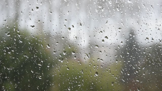 Goûtes de pluie sur la fenêtre