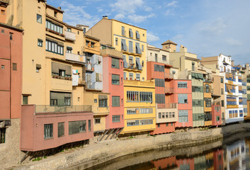 Fototapeta na wymiar Old colorful houses on Onyar riverbank in Girona, Catalonia, Spa