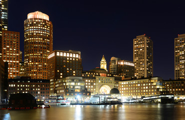 Fototapeta na wymiar Boston Custom House, Rowes Wharf and Financial District skyline at night, Boston, Massachusetts, USA