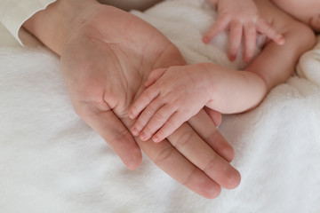 Obraz na płótnie Canvas Cute hand of a newborn girl