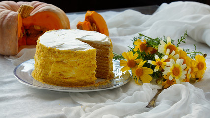 Obraz na płótnie Canvas carrot cake with mascarpone cream