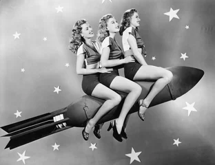 Vlies Fototapete Retro Drei Frauen sitzen auf einer Rakete