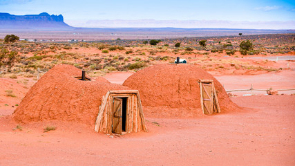 Navajo Hogans - Navajo Tribal Park, Arizona - obrazy, fototapety, plakaty