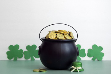 St. patricks day gold and green shamrocks