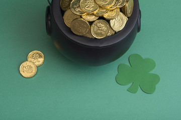 st. patricks day gold and green shamrock