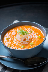 Gemüsesuppe mit Glasnudeln