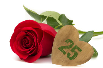 rote Rose mit Holzherz Jubiläum 25 Jahre