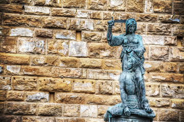 Giuditta and Oloferne bronze statue
