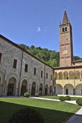 Fototapeta na wymiar Chiostro, Santuario Madonna della Salute Monteortone, Abano Terme, Italia 