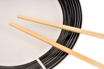 L'assiette et les baguettes chinoises