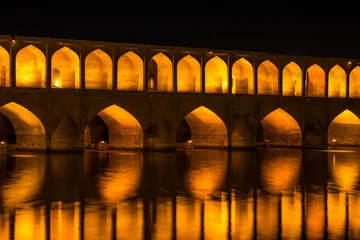 Photo sur Plexiglas Pont Khadjou Vue nocturne du pont Si-o-se à Ispahan, Iran