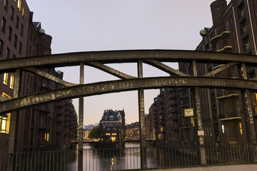 Fototapeta premium Wasserschloss w Speicherstadt w Hamburgu w Niemczech