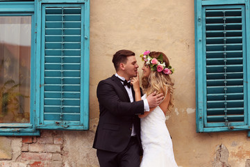 bride and groom posing in the city