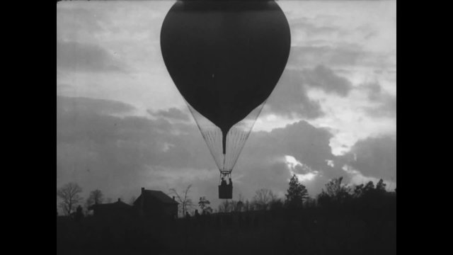 Good shots of U.S. army hot air balloon flight in 1918.
