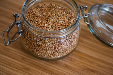 Buchweizen in Glasbehälter