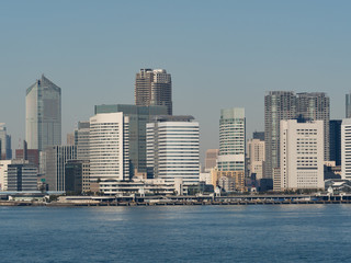 Fototapeta na wymiar 東京港と高層ビル街 