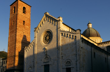 Fototapeta premium Statue in town square, Pietrasanta, Tuscany, Italy