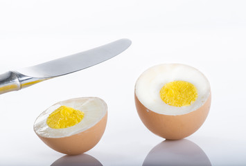 oeuf dur/oeuf dur avec couteau