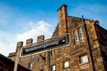 Schild 83 - Bundesregierung