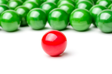 Konzept mit farbigen Kugeln - Anführer