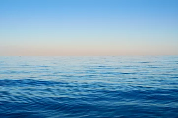 Tuinposter Sea waves on a background of blue sky © Oleksandrum