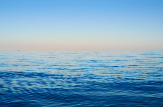 Fototapeta Sea waves on a background of blue sky