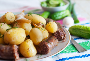 Boiled potatoes with slices of grilled sausage.