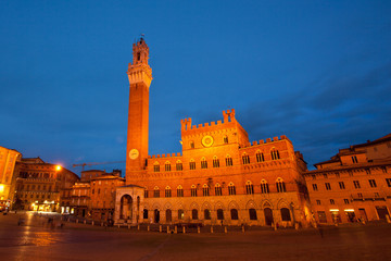 Obraz premium Piazza del Campo with Palazzo Pubblico