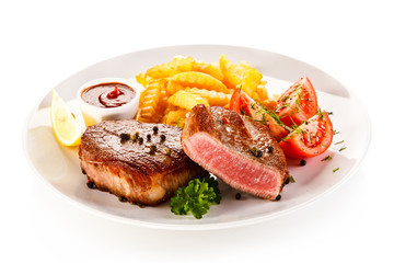 Grilled beefsteaks and vegetables