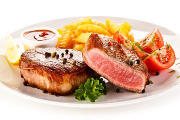 Grilled beefsteaks and vegetables