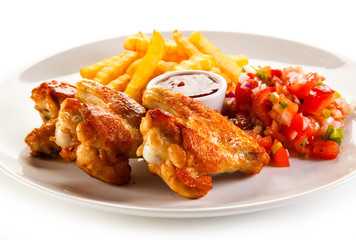 Grilled chicken nuggets and vegetables