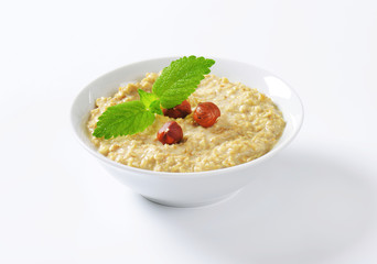 Oatmeal porridge with hazelnuts
