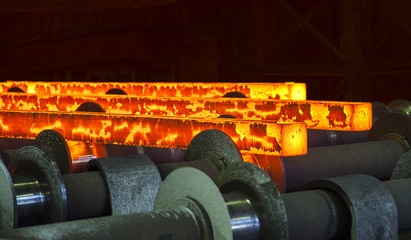 hot stell slabs on stell mill conveyor © ruhmal