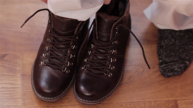 lace up boots/Lace up winter boots man in the room