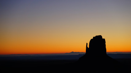 モニュメントバレーミトンビュートに沈む夕日