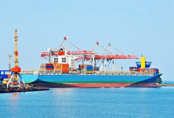Naklejka premium Cargo crane and ship