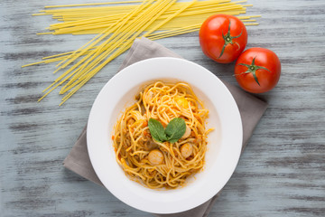 slided sausage and chicken spaghetti