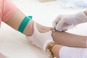 Obraz premium Laboratory with nurse taking blood sample from patient