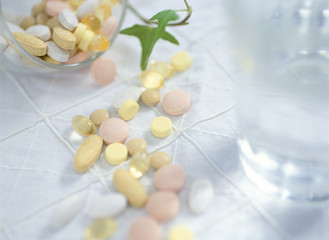 サプリメントとミネラルウォーター