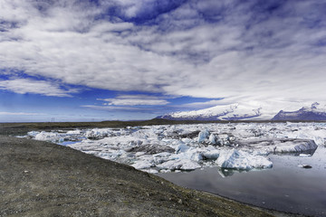 Fototapeta premium Icebergs in Jokulsarlon glacier lake