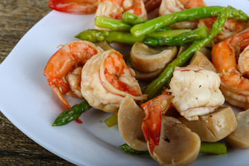 Shrimp and asparagus