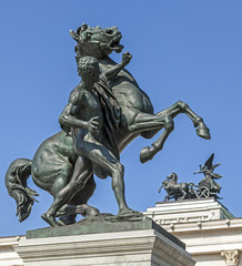 Fototapeta na wymiar Wien - Parlament - Griechische Statuen