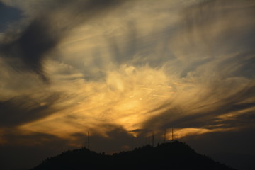 Obraz premium Amazing sunset at mount Andes in Santiago, Chile