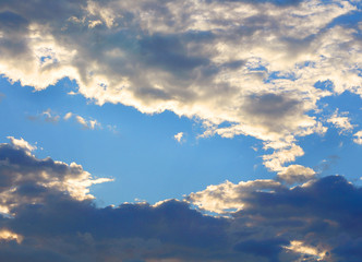 Obraz premium Partly cloudy sky with rain storm