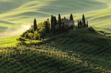 Tuscany - Belvedere house in the morning - obrazy, fototapety, plakaty