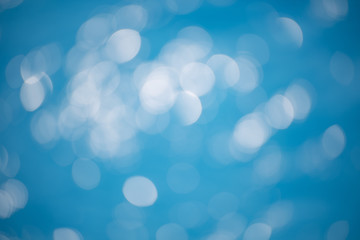 Obraz premium Beautiful blue bokeh blur in swimming pool