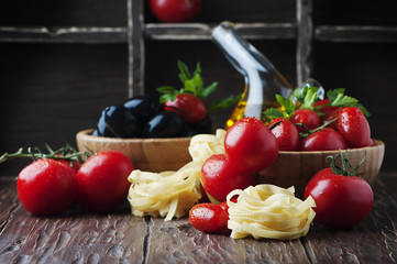 Italian spaghetti with prawns and parsley