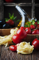 Italian spaghetti with prawns and parsley