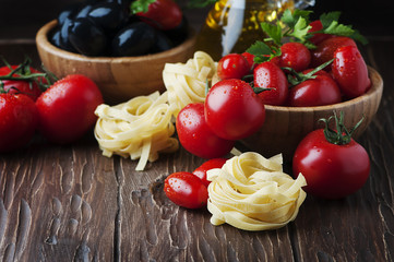 Italian spaghetti with prawns and parsley