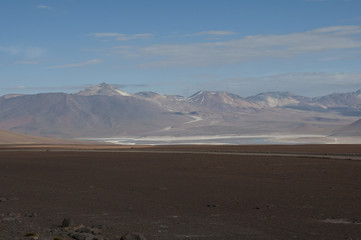 Desierto de rocas y arena, salar de Atacama, cordillera de los Andes, Chile. 